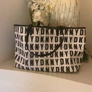 DKNY HAND BAG
